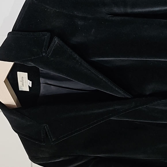 Neiman Marcus velvet suit jacket - Picture 2 of 8